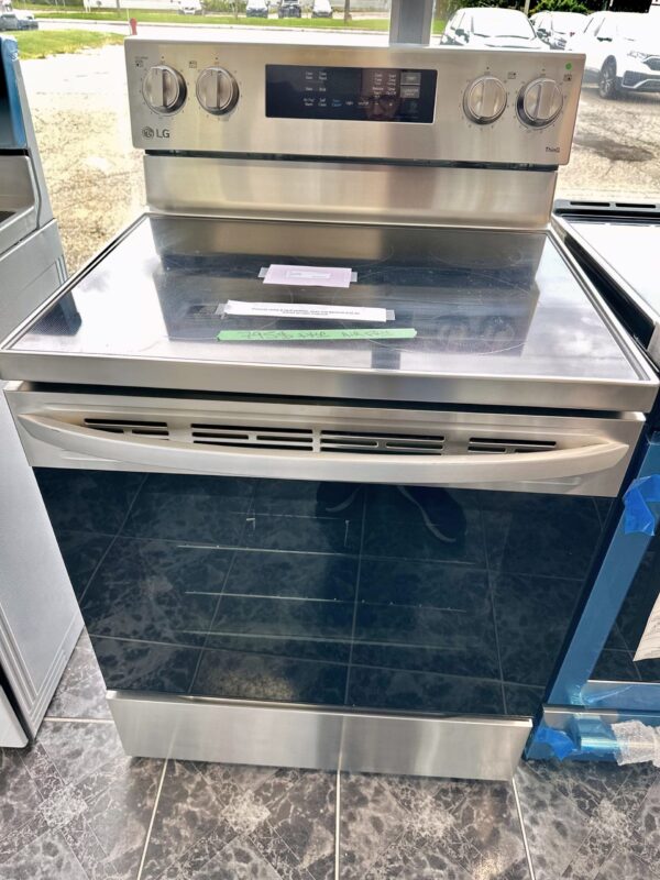 Cuisinière LG 30", 6.3 pi.cu, Friture à air, Convection, Stainless - LREL6323S – Image 4