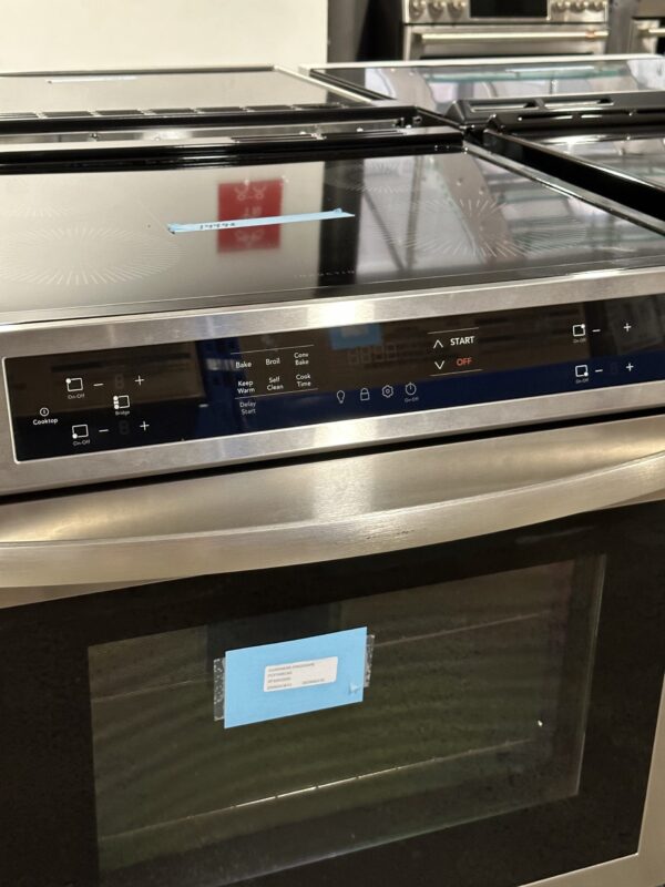 Cuisinière à induction Frigidaire 30'', 5,3 pi.cu., Stainless - FCFI308CAS – Image 5