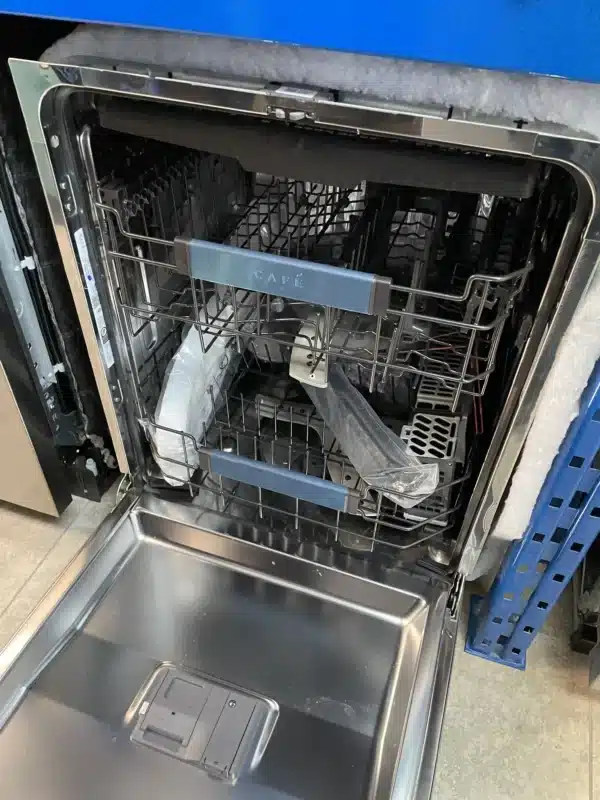 Café Smart Built-In Dishwasher 24'', 39 dBA, Dual Convection Drying, Stainless Steel - CDT875P2NS1 - Image 3