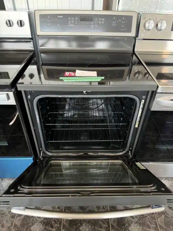 Cuisinière électrique GE 30’’, 5 éléments, Convection, Wi-Fi - PCHB920EMES – Image 4