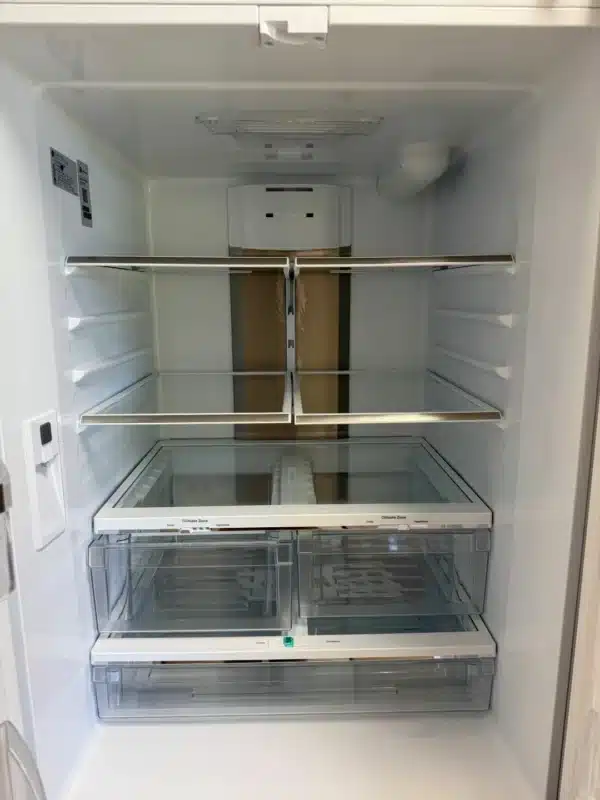 Réfrigérateur GE 30’’ à portes françaises, 21 pi³ – Blanc – PNE21NGLKWW – Image 4