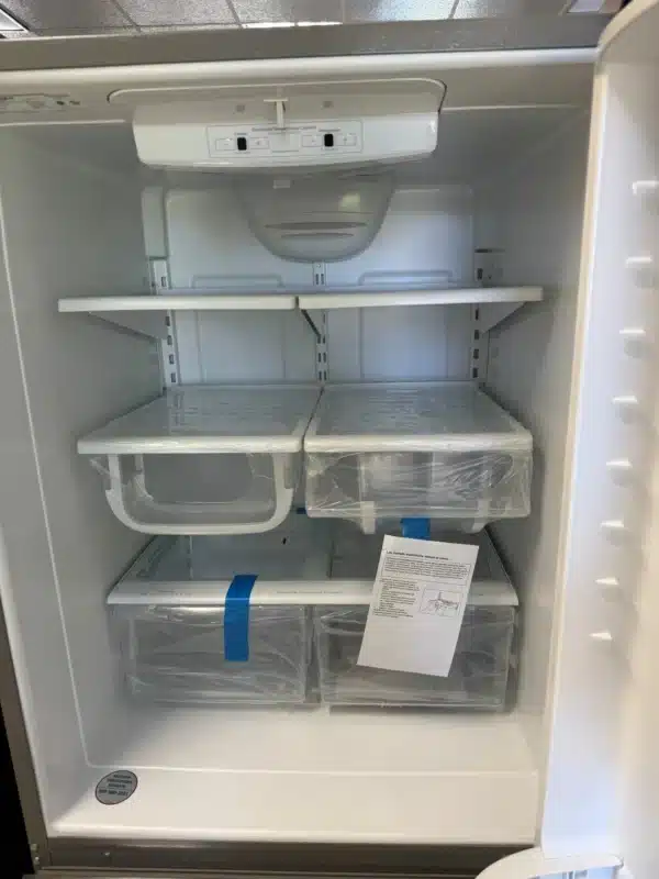 Réfrigérateur Whirlpool 30’’ à congélateur inférieur, 18,5 pi³ – Acier inoxydable – WRB329RFBM – Image 4